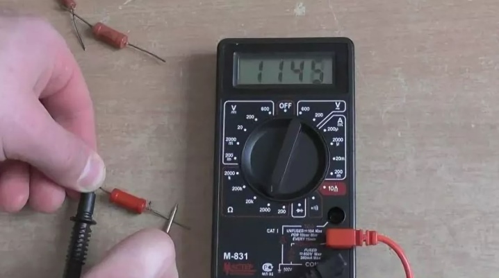 Ом измерение сопротивления. Мультиметр измерение сопротивления в омах. Резистор d1 прозвонка мультиметром. Мультиметр как измерить сопротивление резистора. Мультиметр прозвонка резистор.